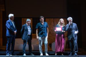 Festival Teatrale di Borgio Verezzi: Premio Camera di Commercio Riviere della Liguria allo spettacolo “Le Fuggitive” sul palco Renato Dacquino, Alessandro Berta, Stefano Artissunch, Daniela Celani, Maximilian Nisi