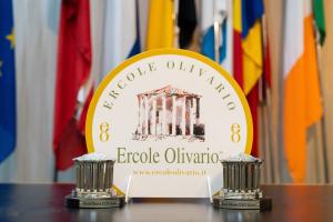 immagine del premio  con il logo del concorso ERCOLE OLIVARIO