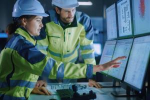 MIMIT - Al via dal 5 febbraio 2025 lo sportello per accedere al Fondo per il sostegno alla transizione industriale MIMIT - Al via dal 5 febbraio 2025 lo sportello per accedere al Fondo per il sostegno alla transizione industriale - immagine operai al lavoro